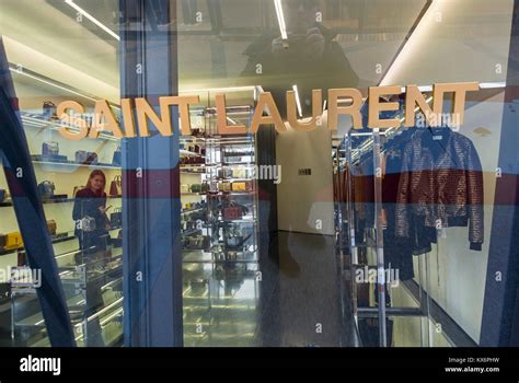 Geschäfte für SAINT LAURENT in Verona .